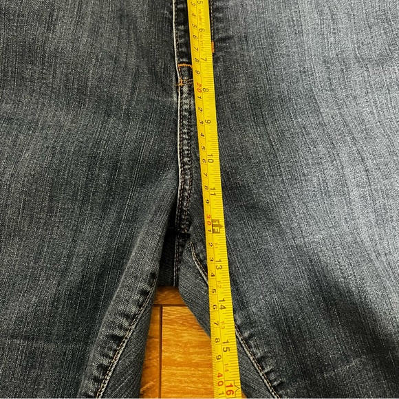 LL Bean Classic Fit Straight Leg Jeans Size 18 Petite Med Wash Blue Denim Basic - Picture 6 of 11